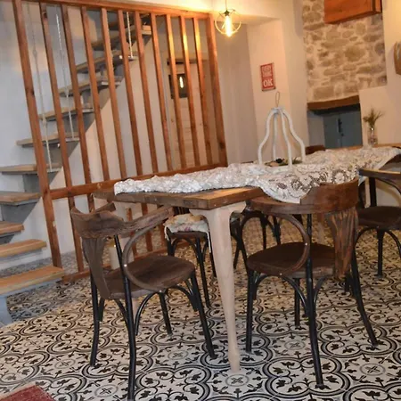 Dami Vintage Butik Couette-café *